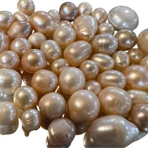 Genuine Freshwater Pearl Lot – Baroque Mixed Sizes
15 piece lot